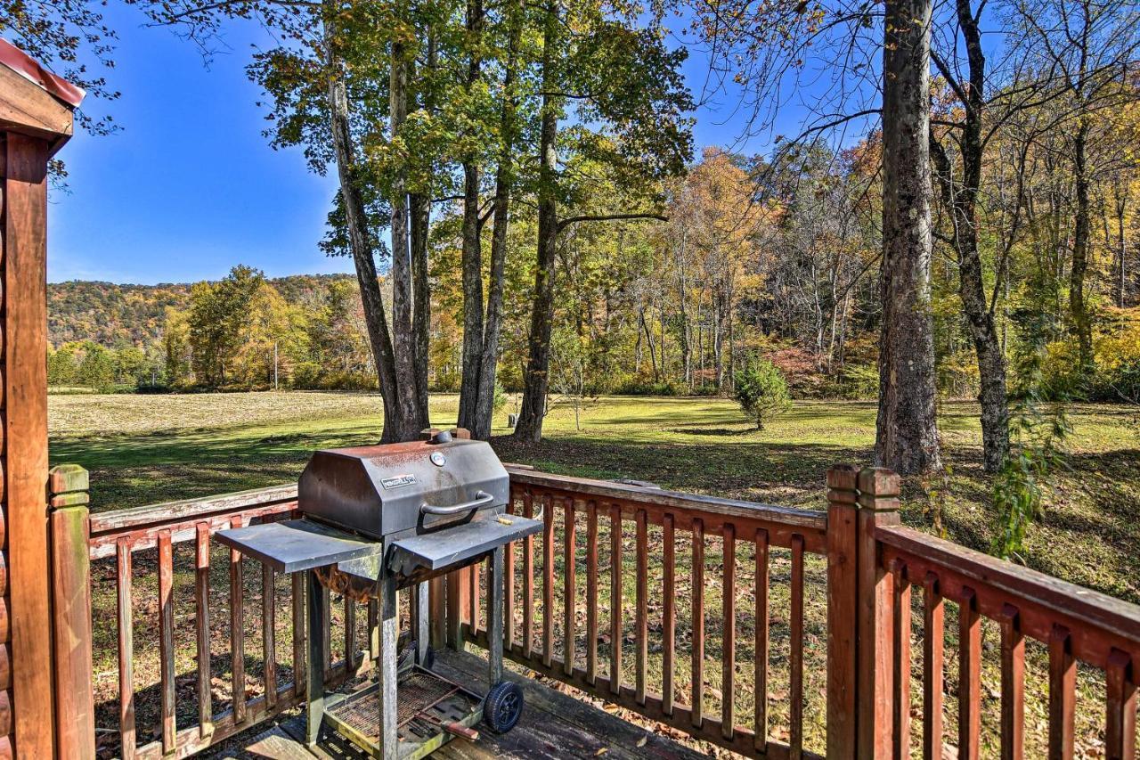 Rural Cabin Hideaway With Fire Pit And Mtn Views! Parsons ภายนอก รูปภาพ